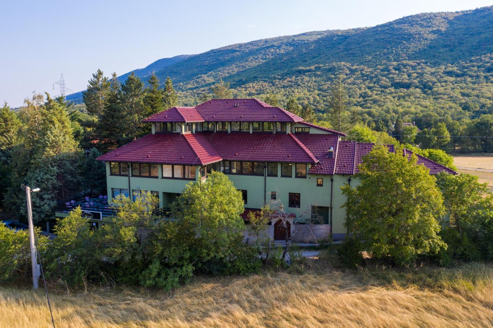 Holiday Resort Zlatni Dol Mostar Goranci Exterior foto